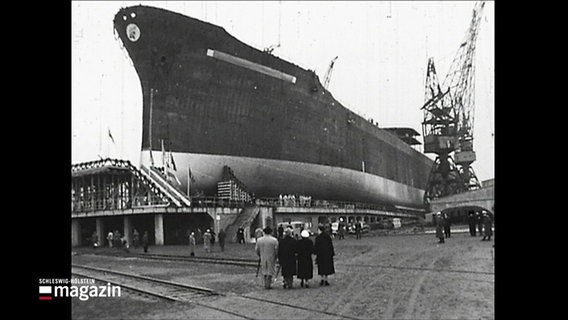 Historische Aufnahme vom Stapellauf eines Schiffes. © Screenshot 