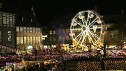 Ein Riesenrad steht auf dem Weihnachtsmarkt in Goslar. © Screenshot 