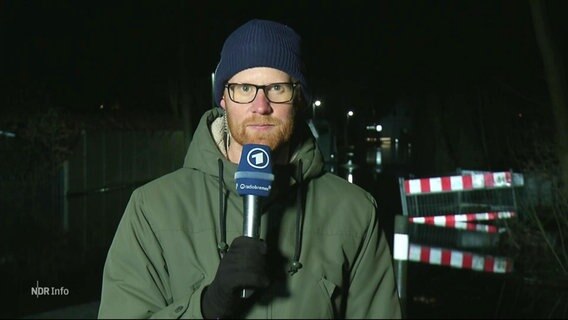 NDR-Reporter Jan Meier-Wendte berichtet live von der Hochwasserlage aus Lilienthal. © Screenshot 