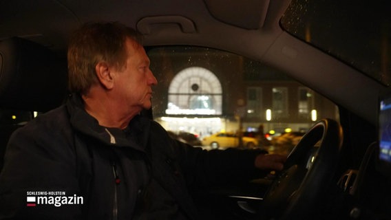 Taxifahrer Rüdiger John beim Silvestereinsatz in Kiel. © Screenshot 