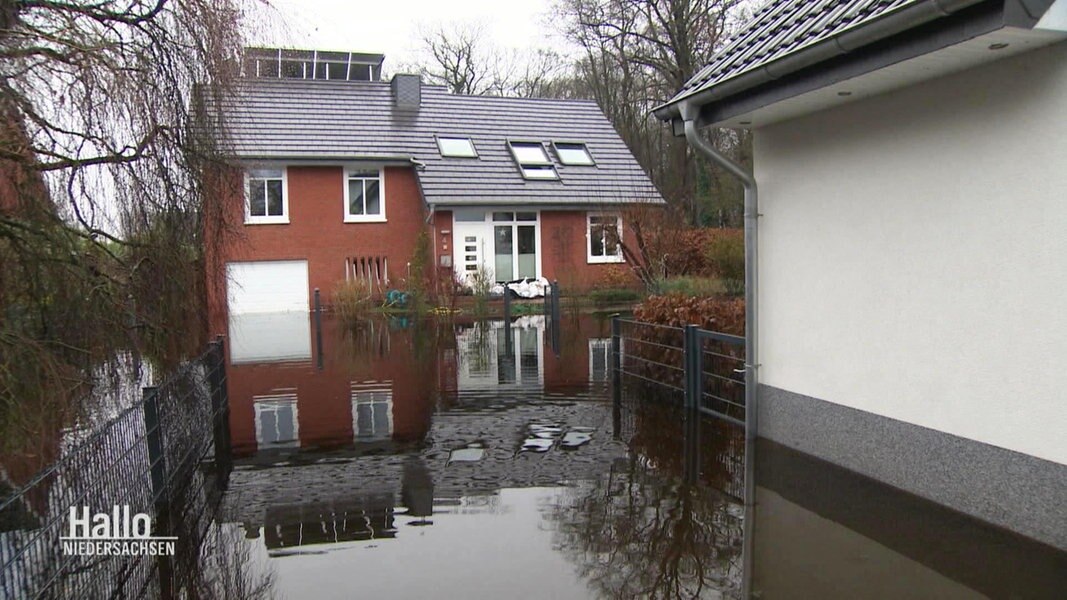 Hochwasser in einer Wohnhaussiedlung.