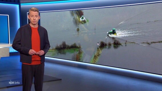 André Schünke moderiert NDR Info 16:00. © Screenshot 
