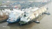 Das schwimmende LNG-Terminal in Brunsbüttel. © Screenshot 