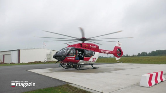 Ein roter Rettungs-Hubschrauber kurz vorm Abheben. © Screenshot 