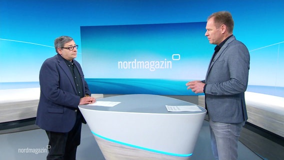 Moderator Thilo Tautz im Gespräch mit Frank Breuner aus der Redaktion Politik und Recherche. © Screenshot 