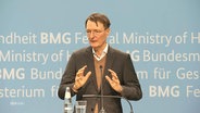 Der Bundesgesundheitsminister Lauterbach bei einer Presseerklärung. © Screenshot 