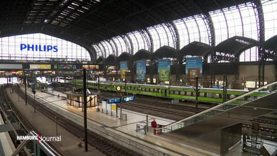 Ein Bahnsteig auf dem Hamburger Hauptbahnhof fast ohne Menschen. © Screenshot 