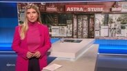 Bibiana Barth moderiert die Sendung NDR Info 16:00. © Screenshot 