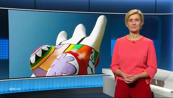 Susanne Stichler moderiert NDR Info 21:45. © Screenshot 