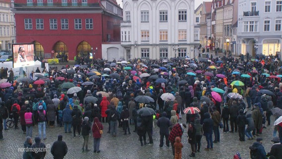 Teilnehmer der Kampagne "Gesicht zeigen - gegen Rassismus" in Greifswald. © Screenshot 