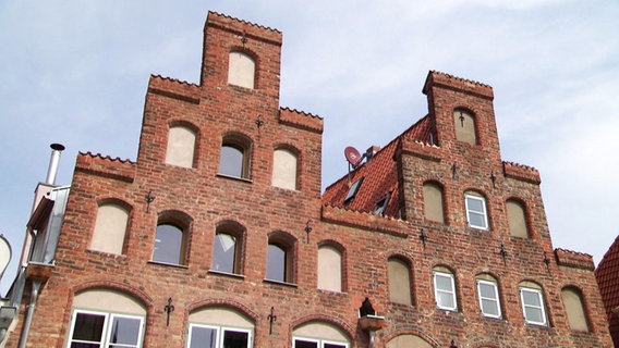 Ein altes Backsteinhaus in der Lübecker Altstadt. © Screenshot 