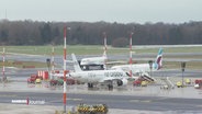 Flugzeuge auf dem Rollfedl des Hamburger Flughafens. © Screenshot 