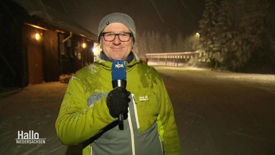 NDR Reporter Jan Frenzel berichtet live aus St. Andreasberg im Harz. © Screenshot 
