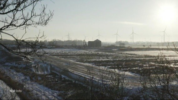 EIne landwirtschaftliche Fläche im Winter im fahlen Licht. © Screenshot 