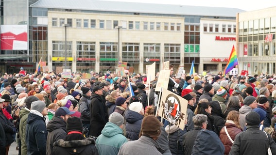 Demonstranten in Neurbandenburg © Screenshot 
