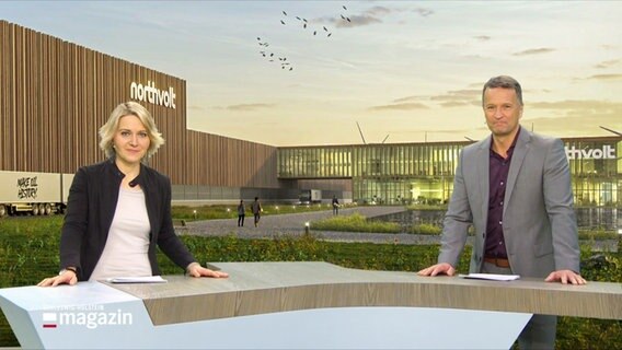 Die Moderatoren Marie-Luise Bram und Gerrit Derkowski im Studio. © Screenshot 