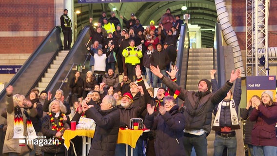 Kieler Fans fiebern mit DHB-Team beim Public Viewing mit. © Screenshot 