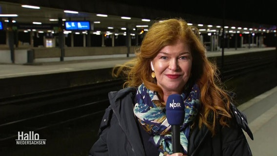 Die Reporterin Sophie Mühlmann berichtet. © Screenshot 
