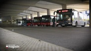 Durch den geplanten Streik der Busfahrer werden am Wochenende viele Busse wie hier im Depot bleiben. © Screenshot 