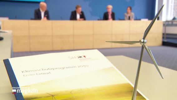 Die Landesregierung von Schleswig-Holstein stellt in ihrem Klimaschutzprogramm ihre Pläne vor, die CO2 Emmissionen des Landes bis 2030 zu halbieren. © Screenshot 