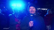 NDR Reporter berichtet von Karnevalsveranstaltung. © Screenshot 