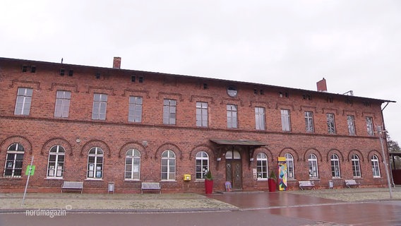 Das alte Bahnhofsgebäude in Anklam. © Screenshot 