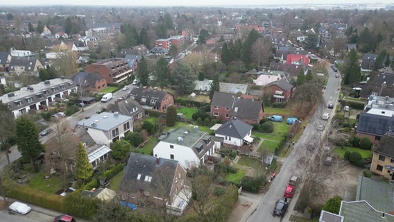 Blick aus der Luft auf den Hamburger Stadtteil Niendorf. © Screenshot 