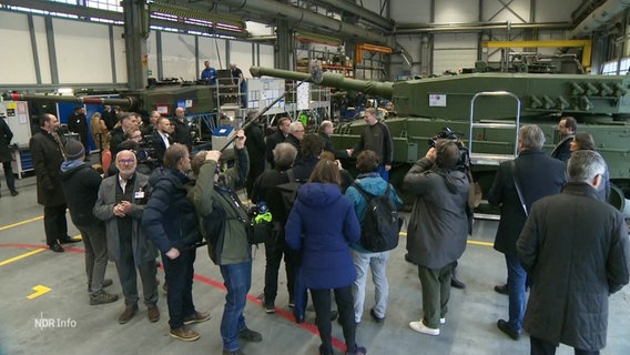 Olaf Scholz beim besuch einer Produktionsstätte der Firma Rheinmetall. © Screenshot 