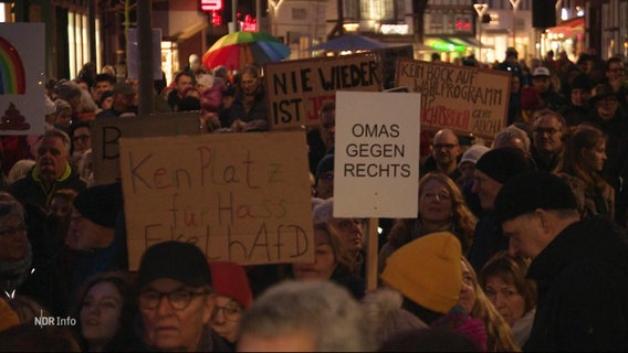 Eine Demostration gegen Rechtsextremismus. © Screenshot 