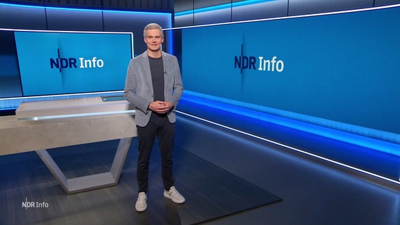 Thorsten Schröder moderiert NDR Info. © Screenshot 