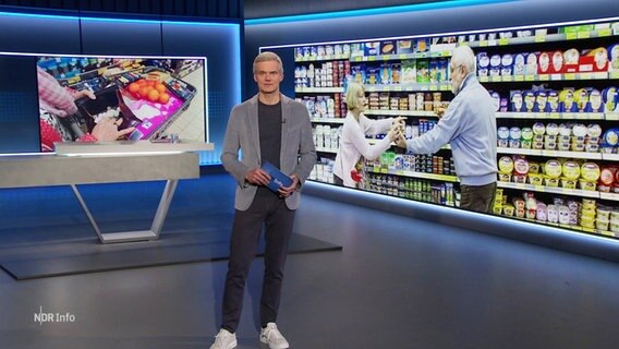 Thorsten Schröder moderiert NDR Info. © Screenshot 