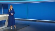 Bibiana Barth moderiert NDR Info. © Screenshot 