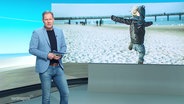 Thilo Tautz moderiert das Nordmagazin. © Screenshot 