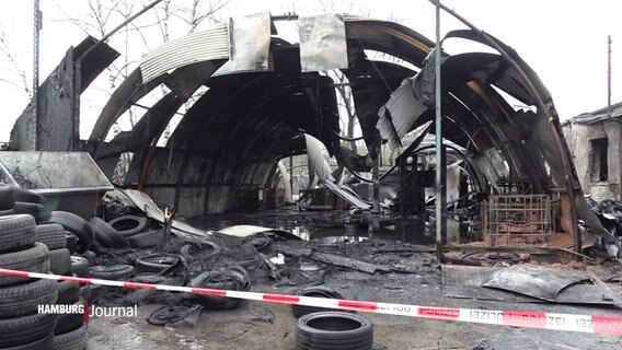 Eine Lagerhalle in Georgsweder ist vollständig abgebrannt. © Screenshot 