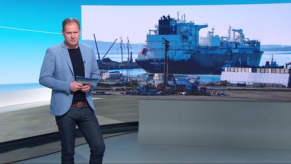 Nachrichtensprecher Thilo Tautz moderiert Nordmagazin. © Screenshot 