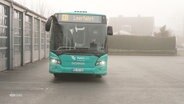 Elektronische Anzeige am Bus verweist auf Leerfahrt. © Screenshot 