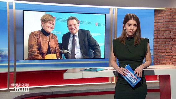 Nachrichtensprecherin Lena Mosel moderiert Niedersachsen. © Screenshot 