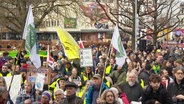 Gewerkschafter und Klimaaktivisten demonstrieren gemeinsam. © Screenshot 