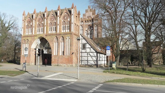 Ein Gebäude in Neubrandenburg © Screenshot 