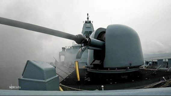 Ein Geschütz auf der Fregatte "Hamburg" © Screenshot 