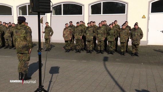 Mitglieder der zweiten Heimatschutzkompanie der Bundeswehr in Hamburg. © Screenshot 