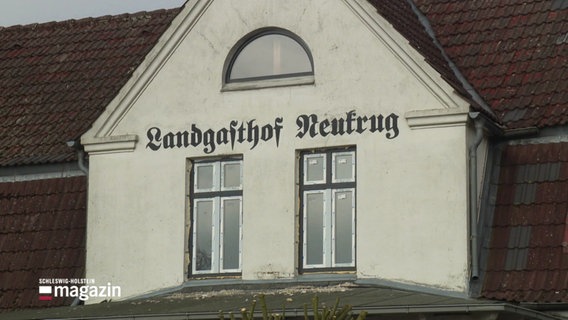 Fassade des Landgasthof Neukrug mit Namensschriftzug. © Screenshot 