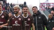 Spieler und Trainer des FC St. Pauli feiern den Sieg gegen die Hertha. © Screenshot 