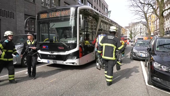 Der Bus nach dem Unfall. © TVNK/ dslrnews 