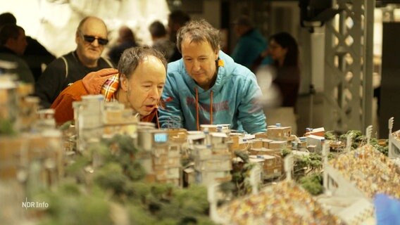 Gerrit und Frederik Braun - Gründer des "Miniatur Wunderlands" © Screenshot 