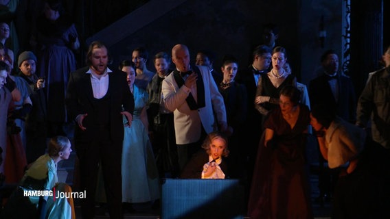 Szenenbild aus "Il Trovatore" an der Hamburger Staatsoper © Screenshot 