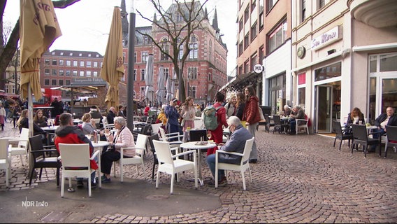 Ein Straßencafe in Oldenburg © Screenshot 
