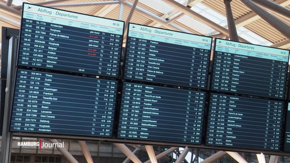 Anzeigetafeln im Hamburger Flughafen zeigen die Abflüge an. © Screenshot 