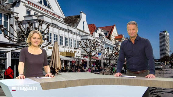 Marie-Luise Bram und Gerrit Derkowski moderieren das Schleswig-Holstein Magazin am 17.03.2024. © Screenshot 