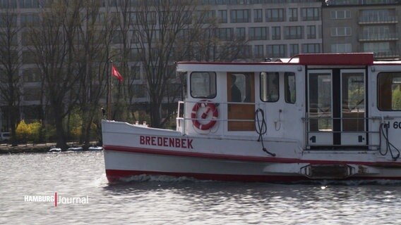 Der Alsterdampfer "Bredenbek" in Fahrt auf der Alster. © Screenshot 